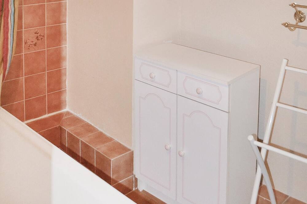 Photo of Bathroom in Taden