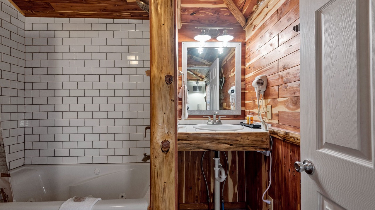 Photo of Bathroom in Eureka Springs Historic District
