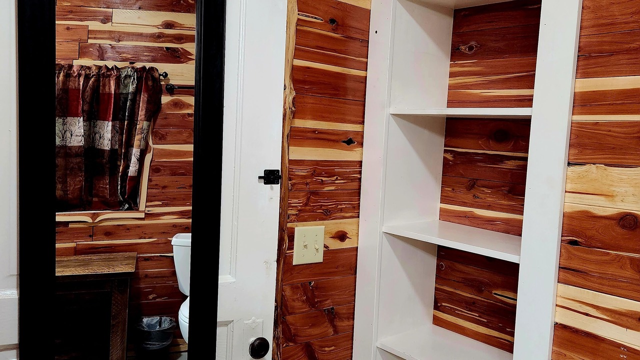 Photo of Bathroom in Eureka Springs Historic District