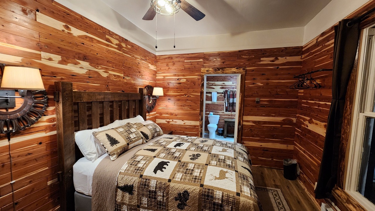 Photo of Bedroom in Eureka Springs Historic District