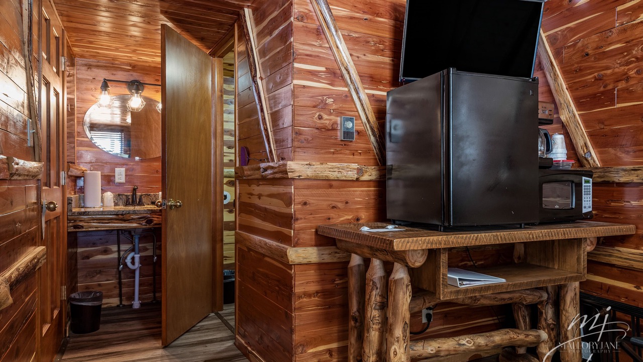 Photo of Bedroom in Eureka Springs Historic District