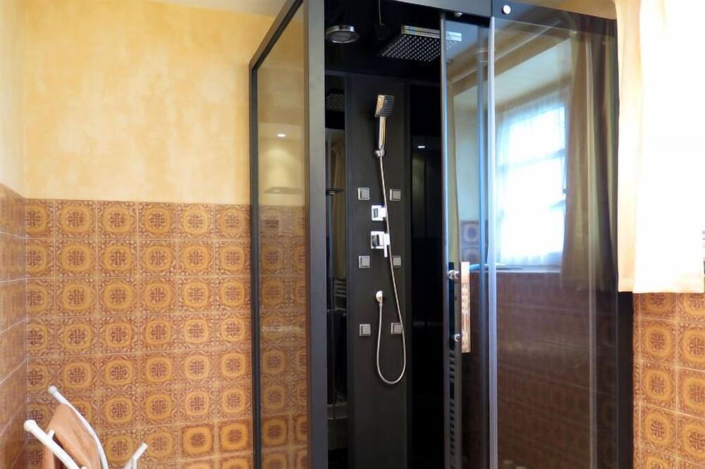 Photo of Bathroom in Cancale