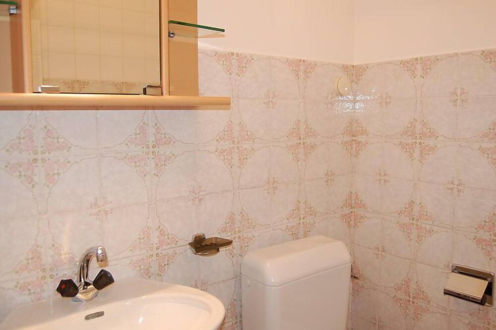 Photo of Bathroom in Saint-Pierre-de-Clages