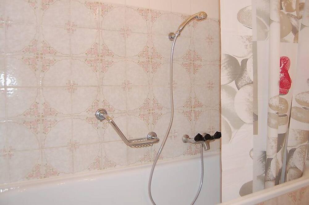 Photo of Bathroom in Saint-Pierre-de-Clages