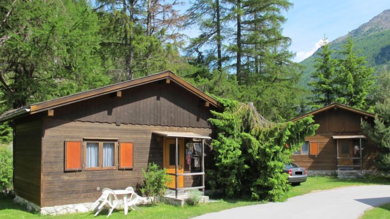 Photo of Buildings in Saas-Balen