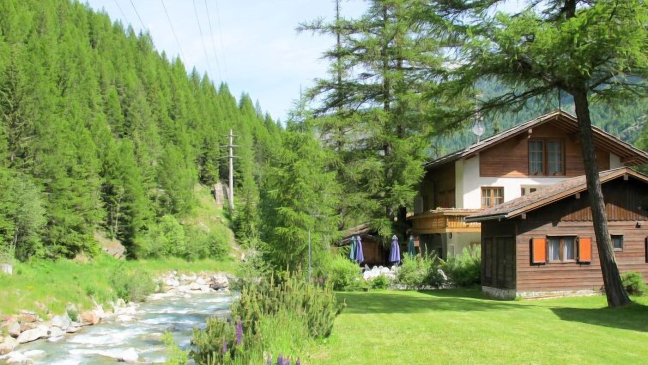 Photo of Buildings in Saas-Balen