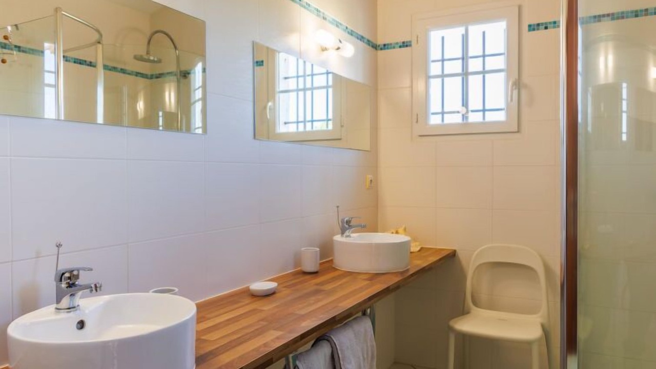 Photo of Bathroom in Pujaut