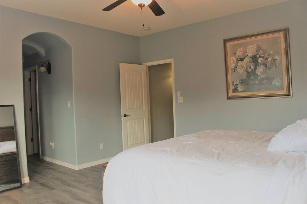 Photo of Bedroom in Biggs Field