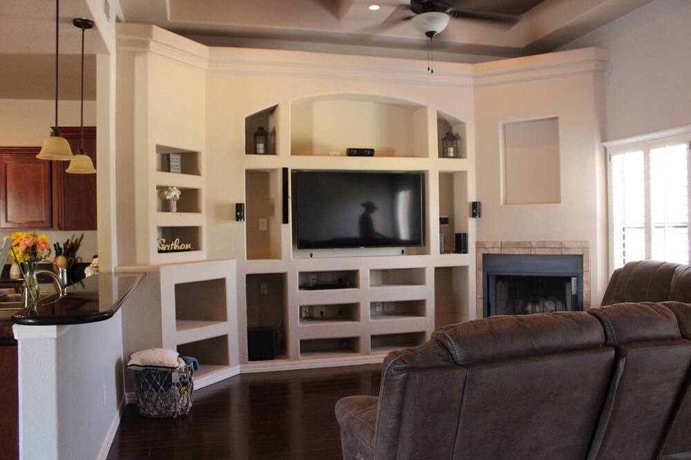 Photo of Livingroom in Biggs Field