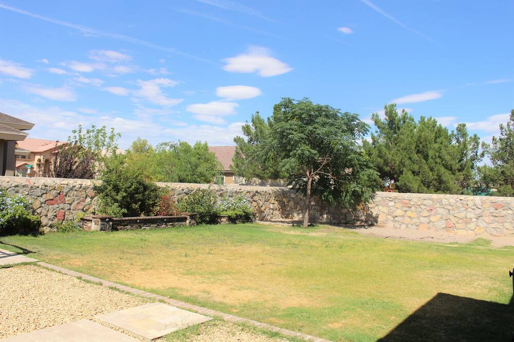 Photo of Outdoor in Biggs Field