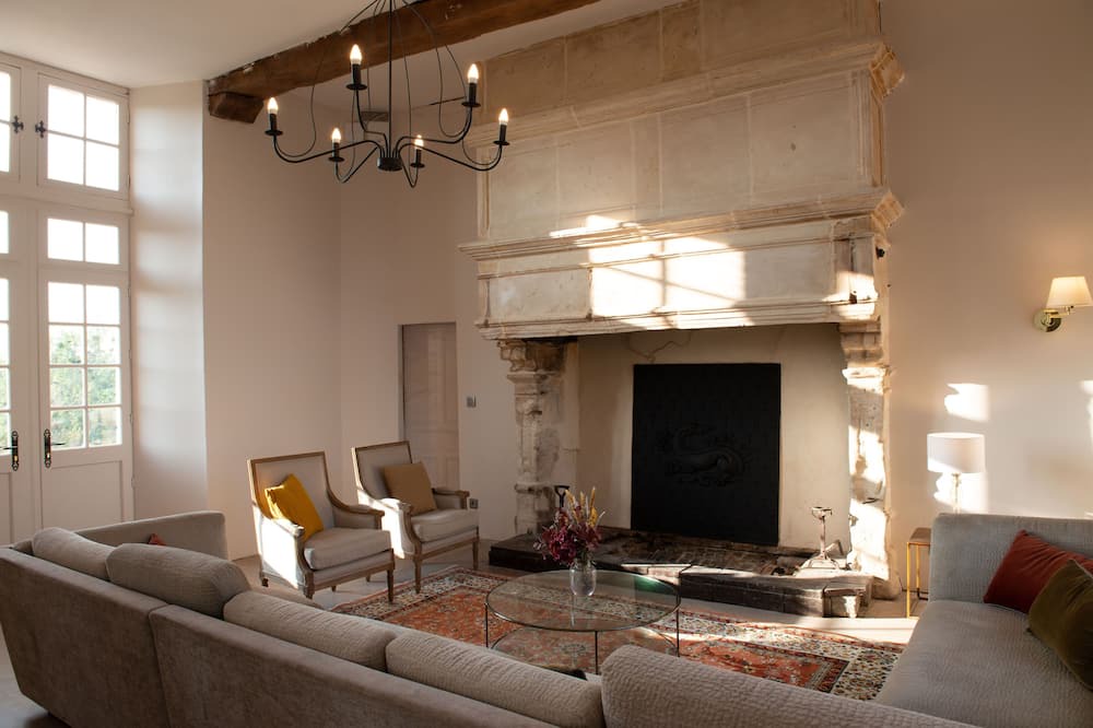 Photo of Others in Bernesq