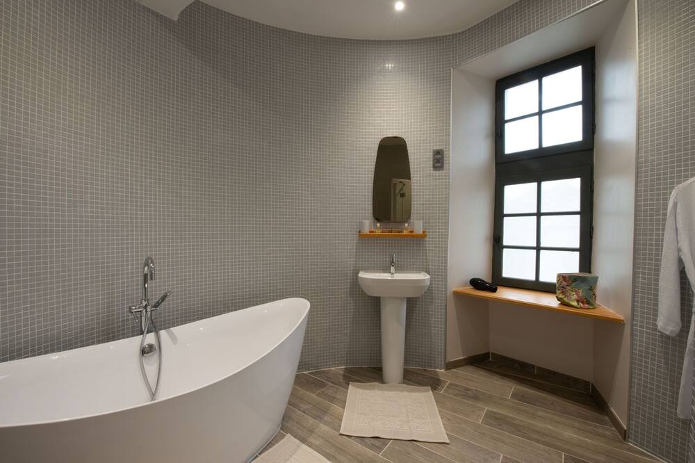 Photo of Bathroom in Bernesq