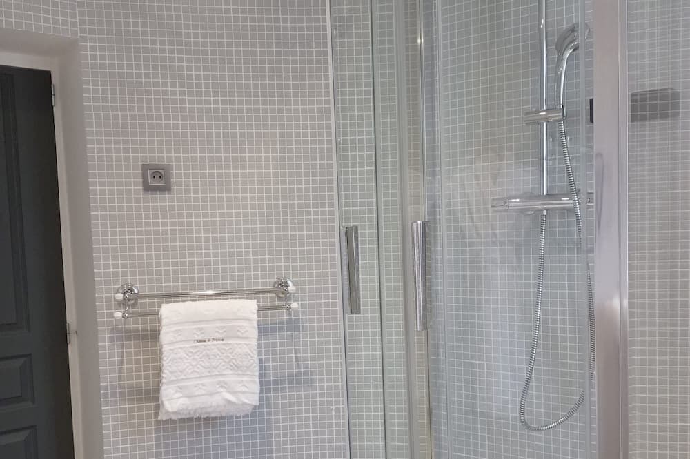 Photo of Bathroom in Bernesq