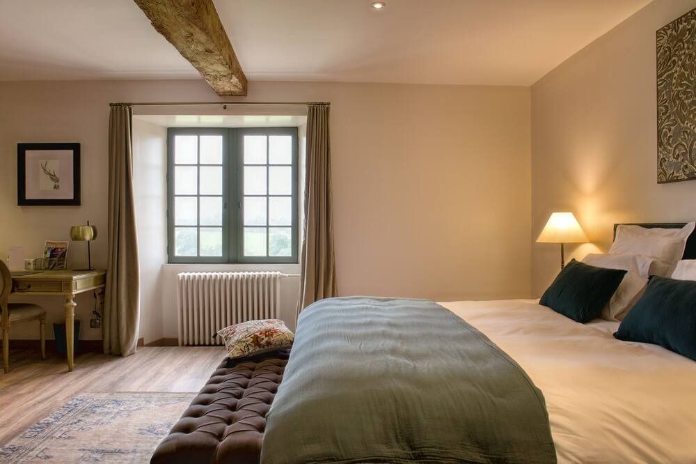 Photo of Bedroom in Bernesq