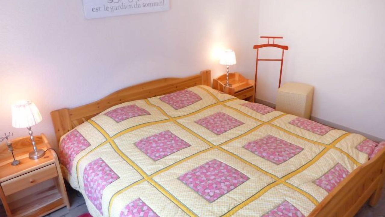 Photo of Bedroom in Lens
