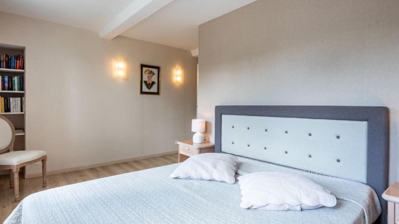Photo of Bedroom in Commes