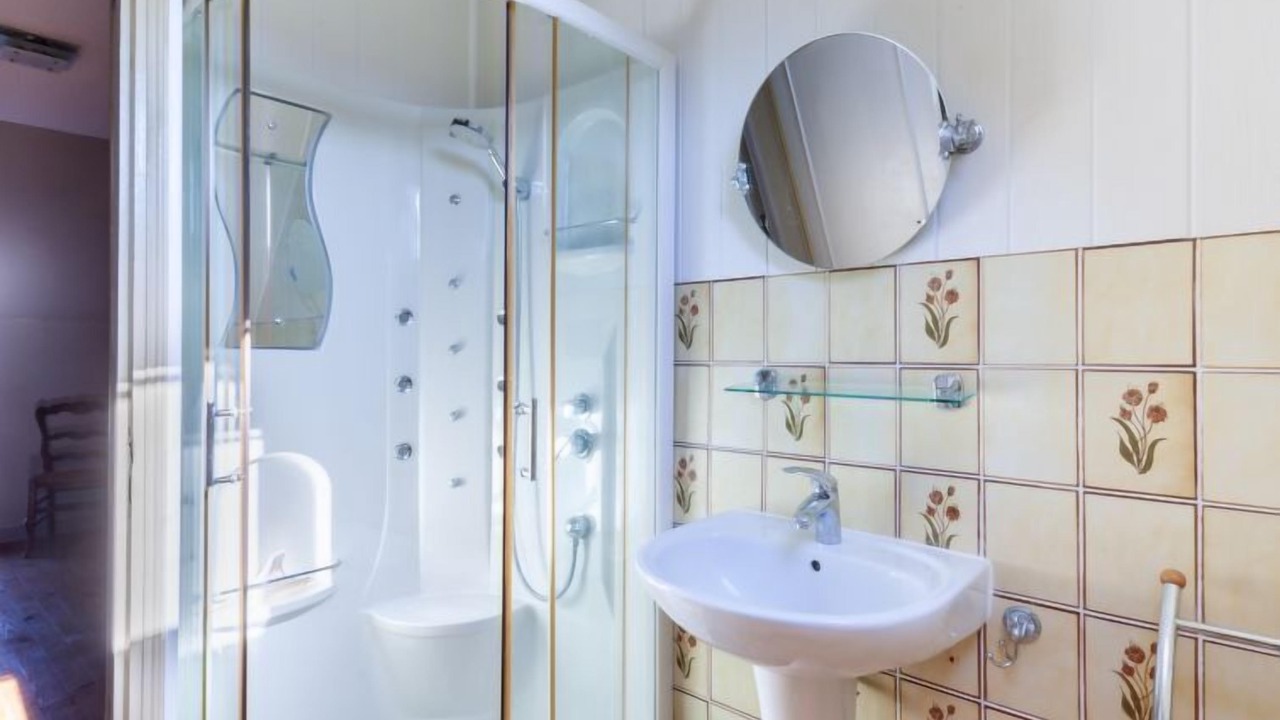 Photo of Bathroom in Biniville