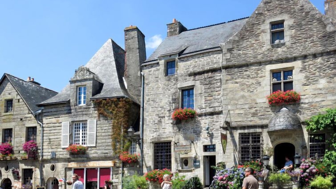 Photo of Buildings in Malansac