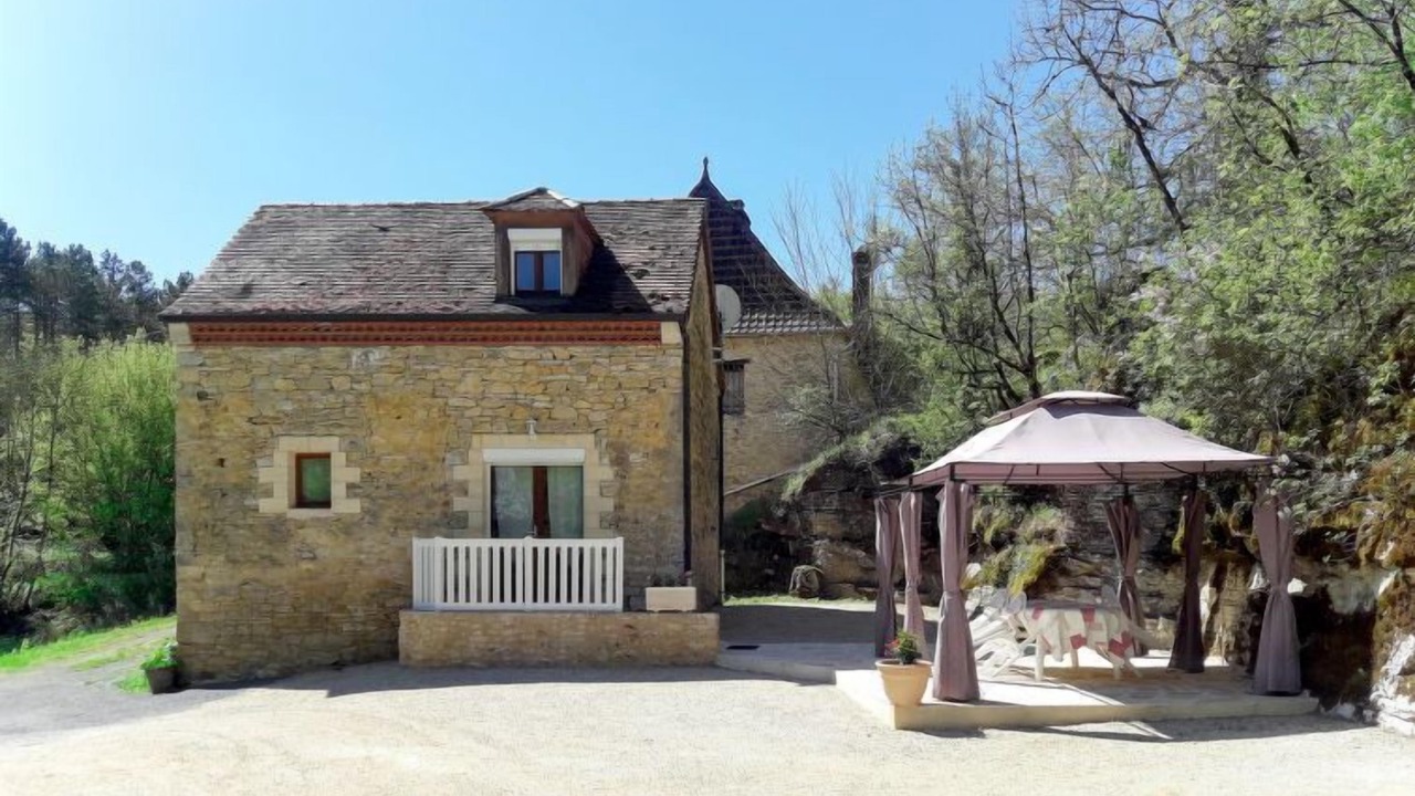 Photo of Buildings in Degagnac