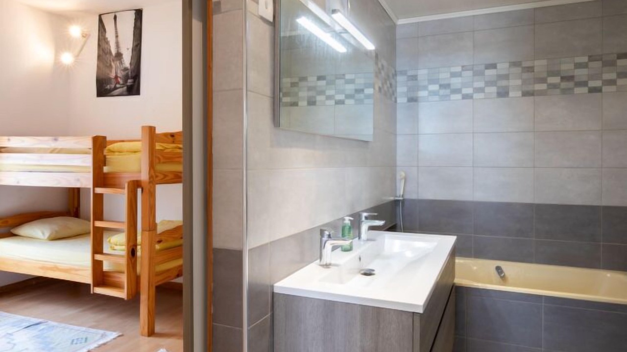 Photo of Bathroom in Epertully