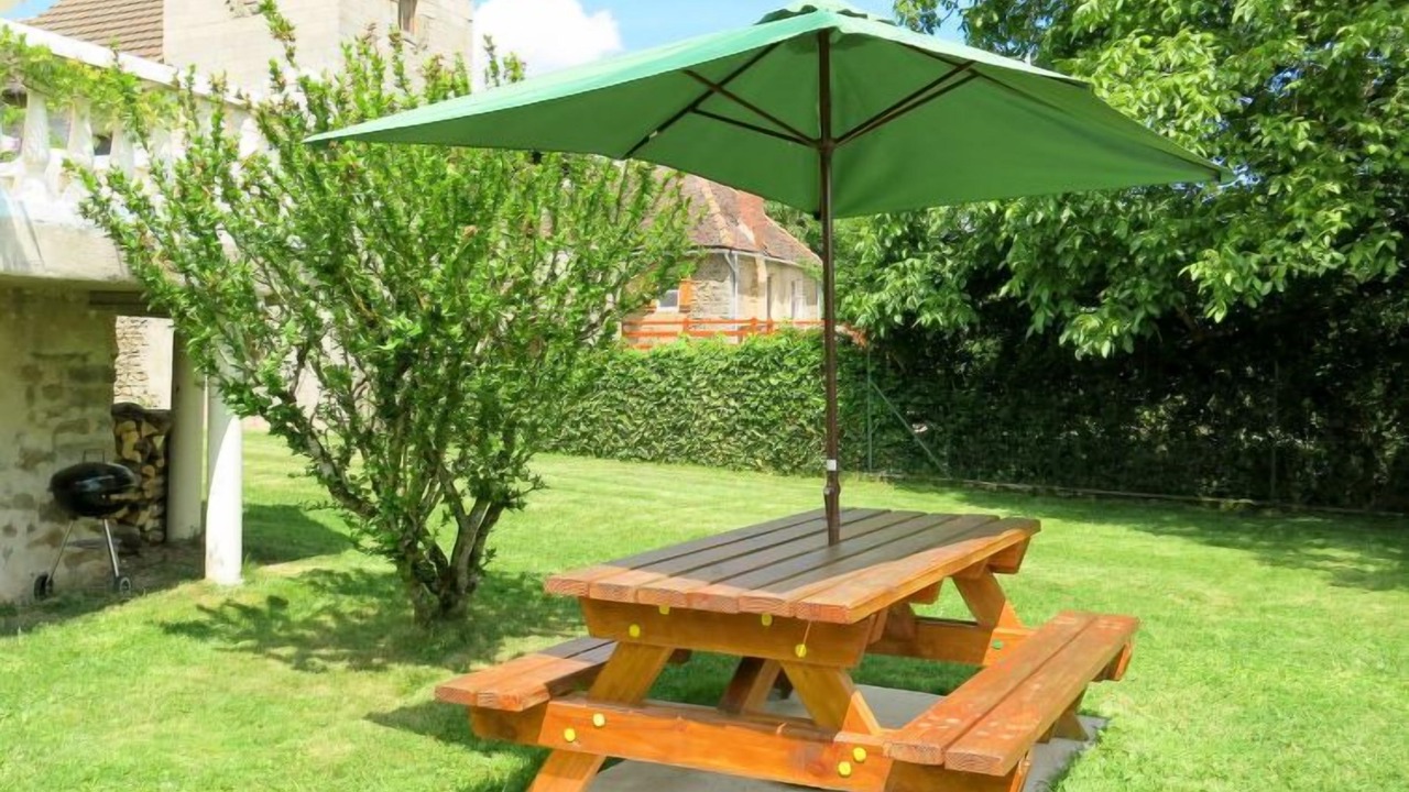 Photo of Outdoor in Epertully
