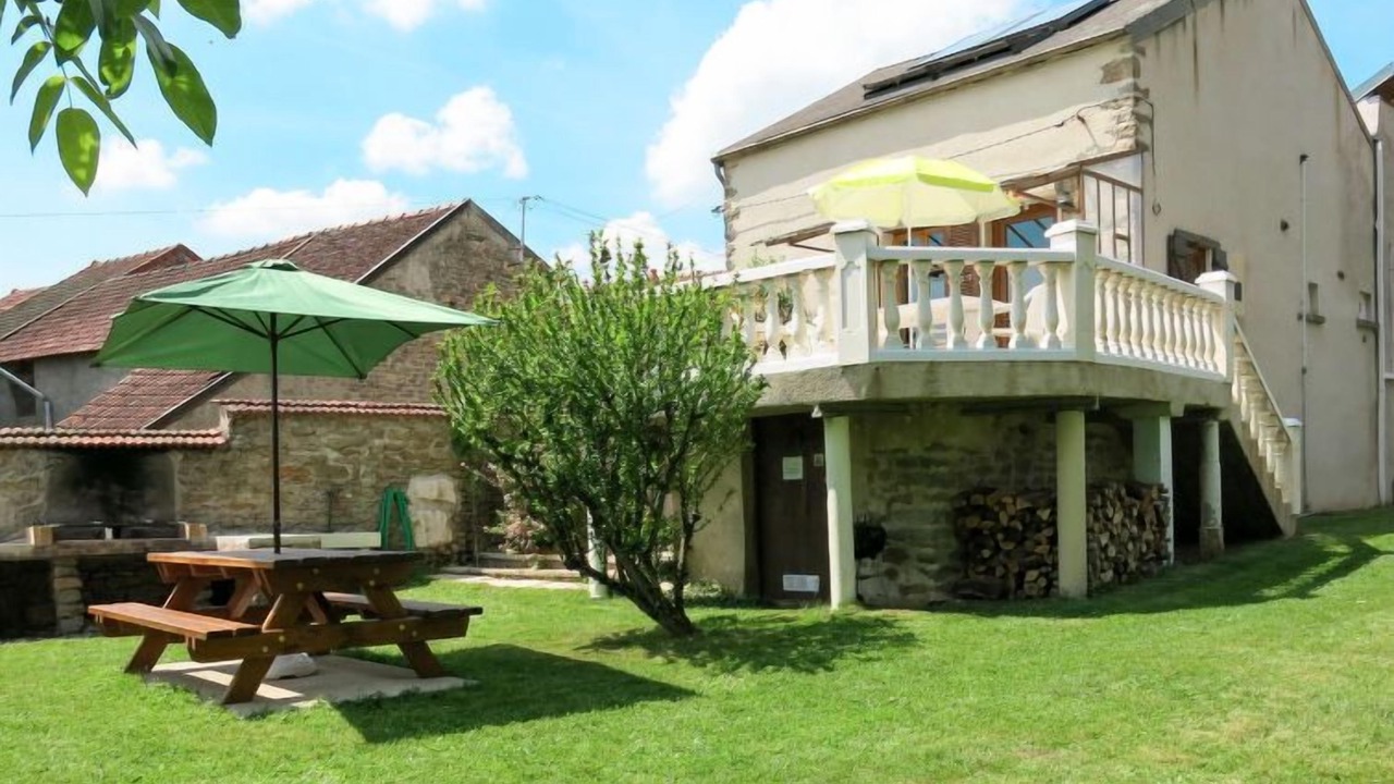 Photo of Outdoor in Epertully