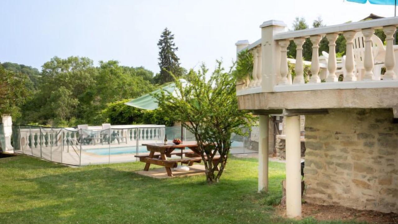 Photo of Outdoor in Epertully