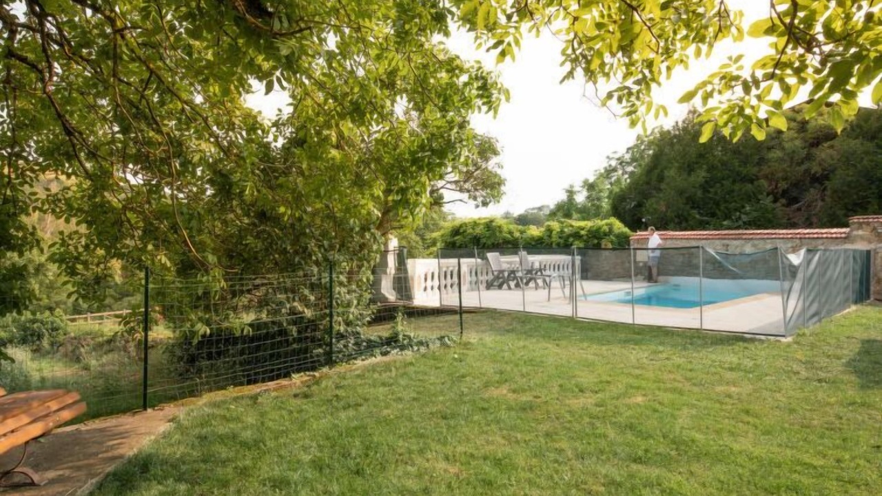Photo of Outdoor in Epertully