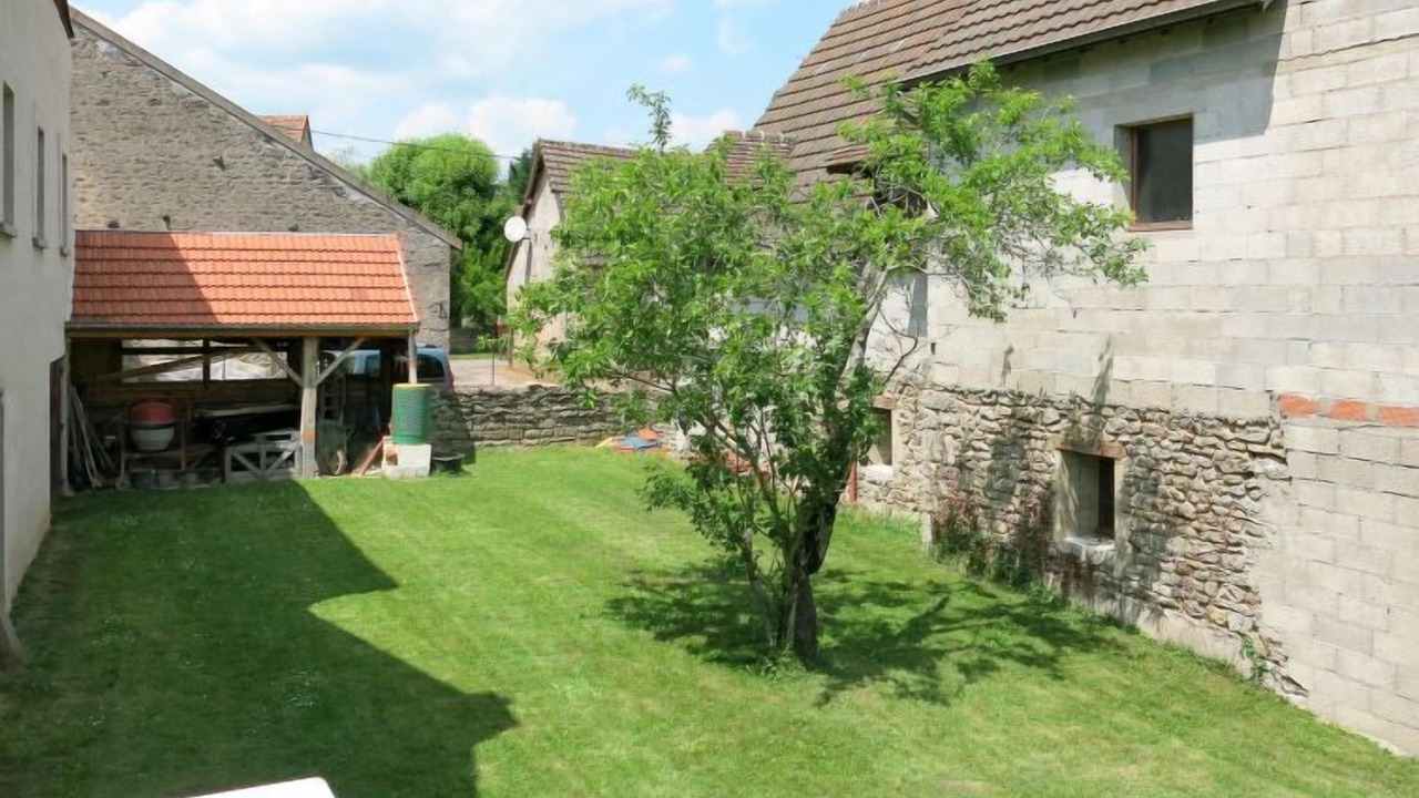 Photo of Outdoor in Epertully