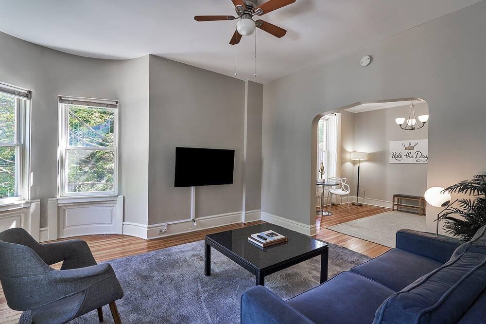 Photo of Livingroom in Wrightwood Neighbors