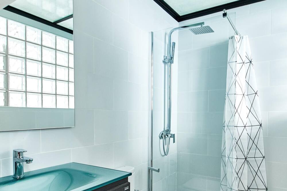 Photo of Bathroom in el Camp d'en Grassot i Gracia Nova