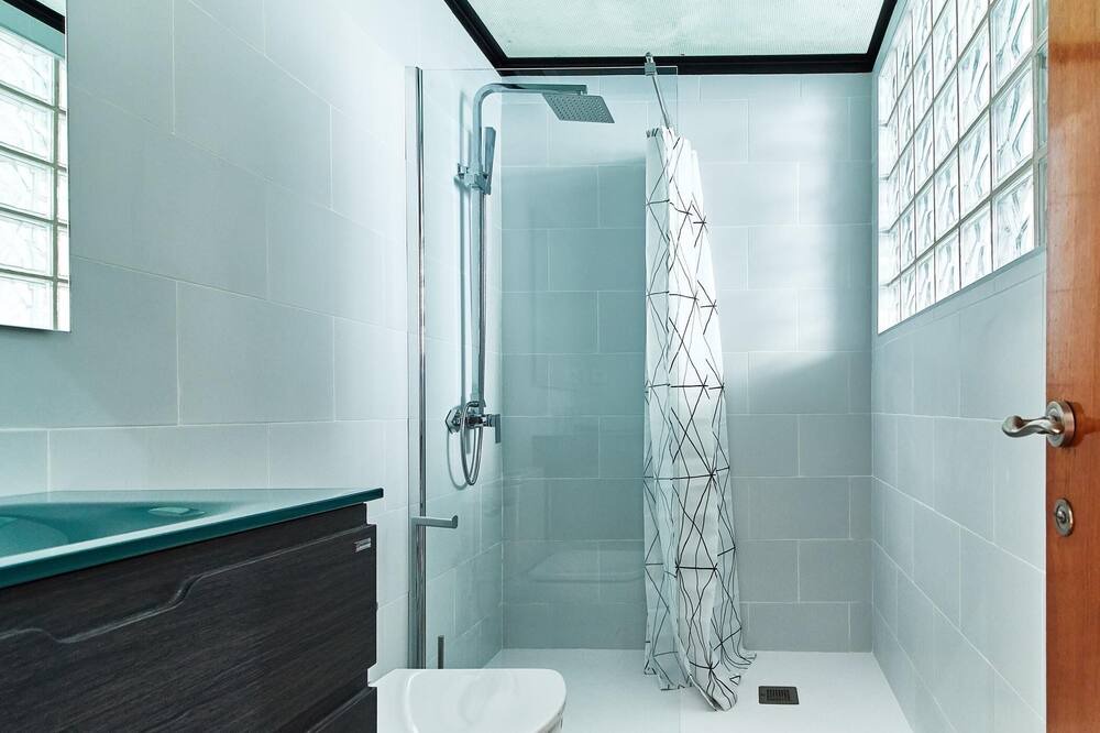 Photo of Bathroom in el Camp d'en Grassot i Gracia Nova