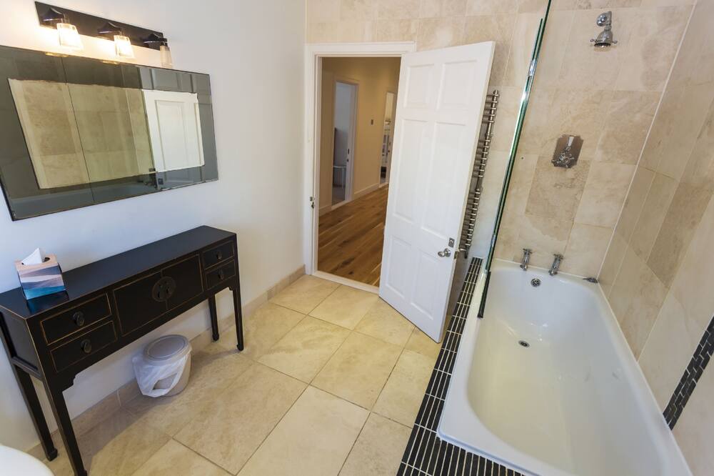Photo of Bathroom in Croyde Bay