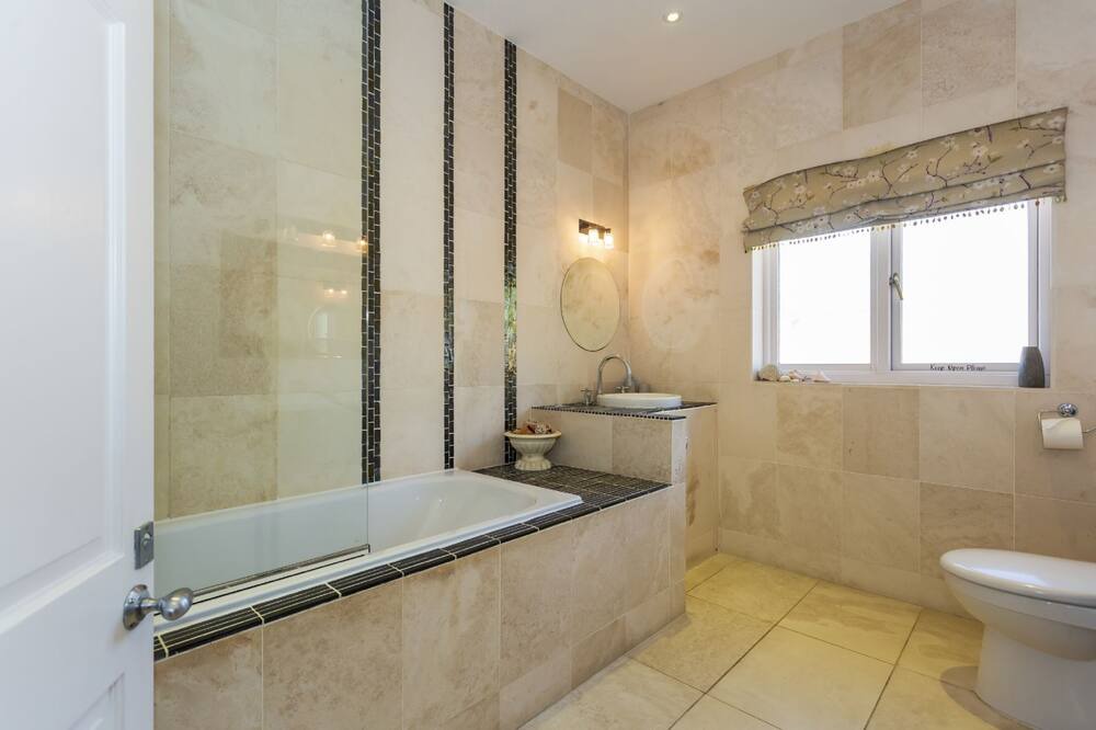 Photo of Bathroom in Croyde Bay