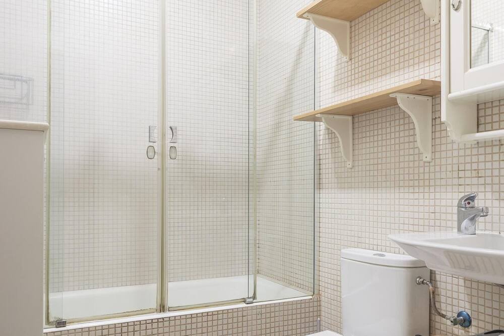 Photo of Bathroom in el Camp d'en Grassot i Gracia Nova