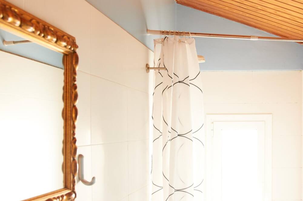 Photo of Bathroom in el Camp d'en Grassot i Gracia Nova