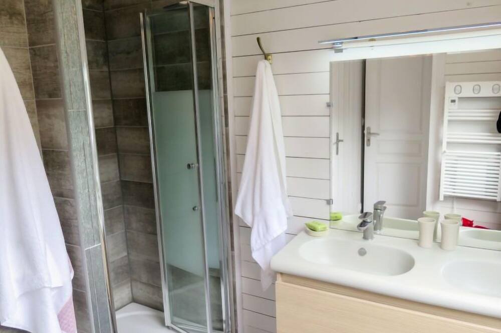 Photo of Bathroom in Gueyze