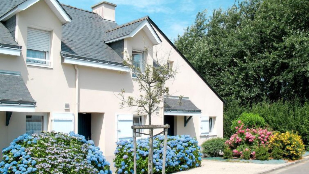 Photo of Buildings in Penestin