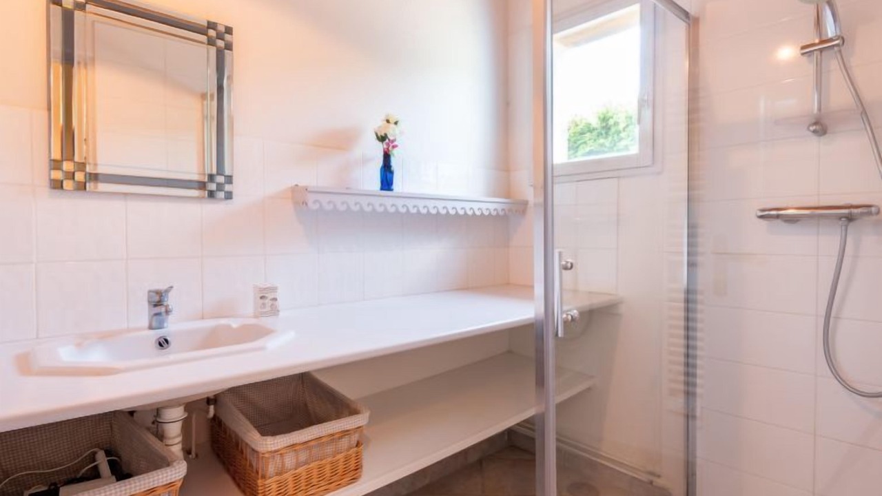 Photo of Bathroom in Hauteville-sur-Mer