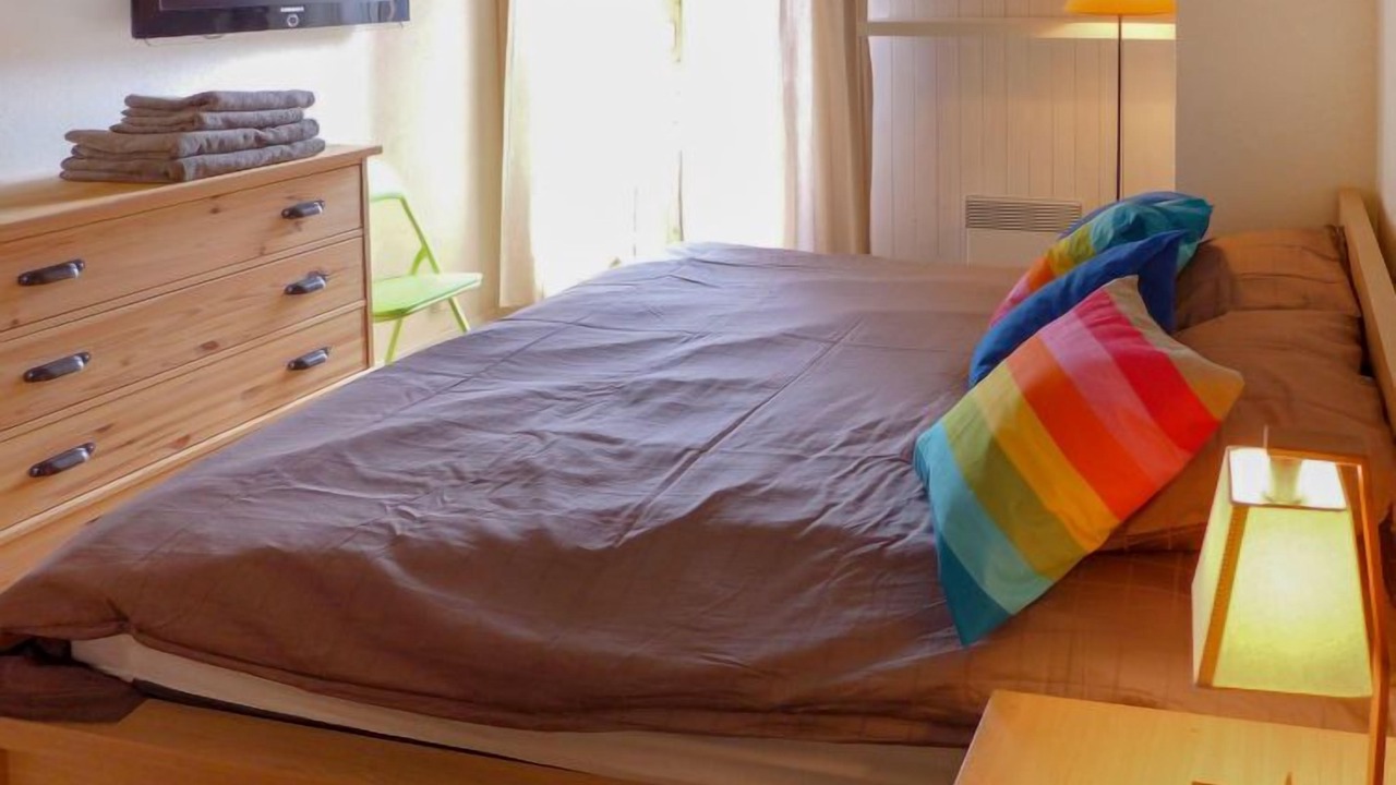 Photo of Bedroom in Lens
