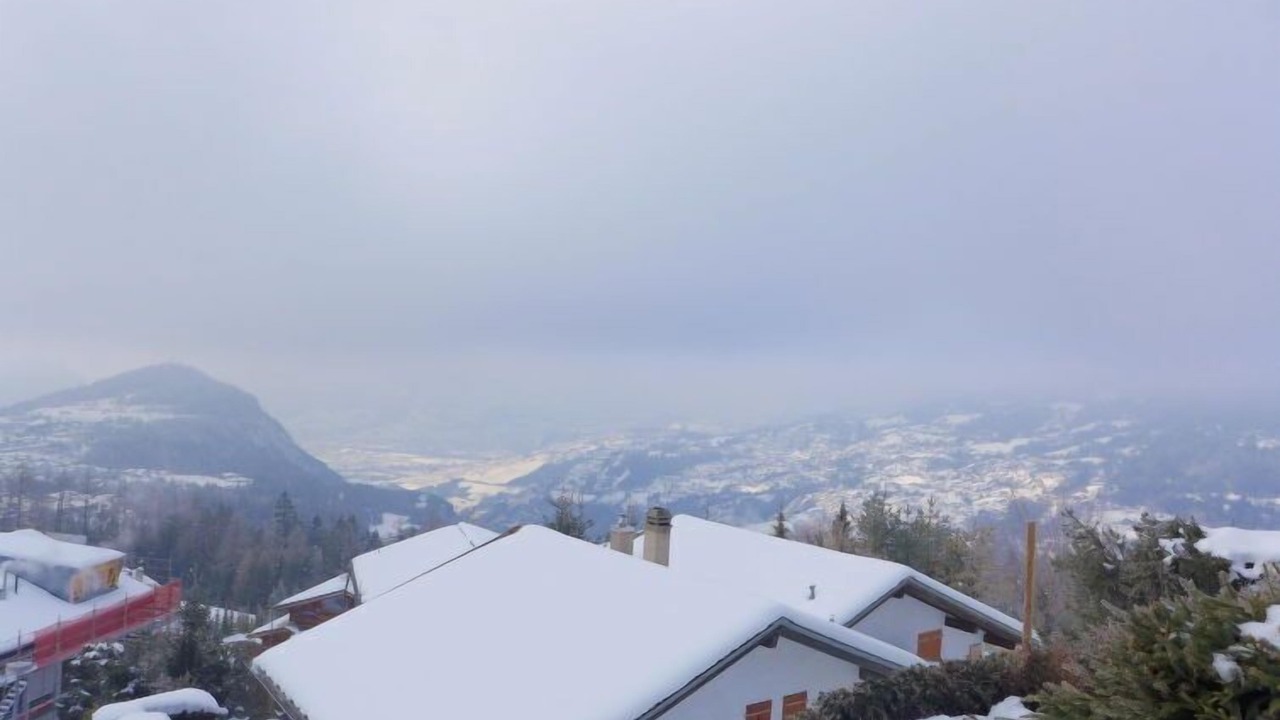 Photo of Outdoor in Lens