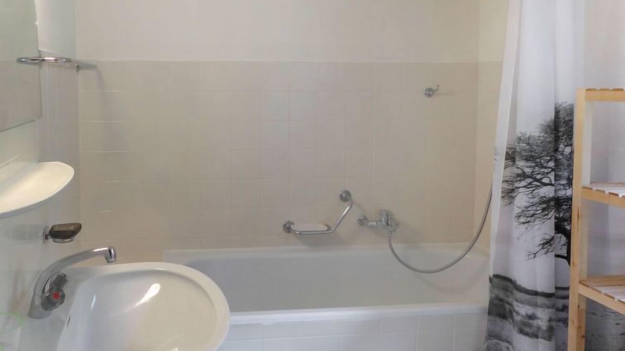 Photo of Bathroom in Lens