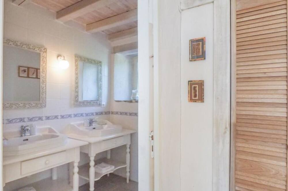 Photo of Bathroom in Saint-Laurent-de-la-Salle
