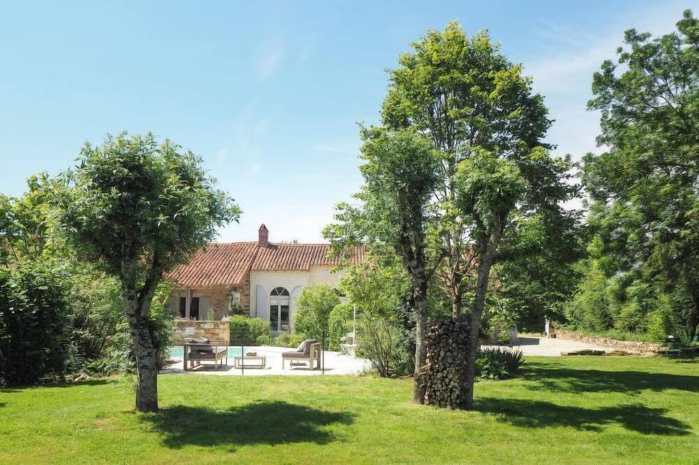 Photo of Outdoor in Saint-Laurent-de-la-Salle