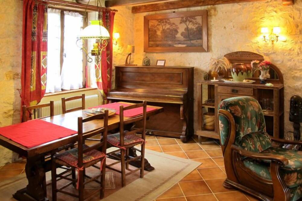 Photo of Livingroom in Saint-Matre