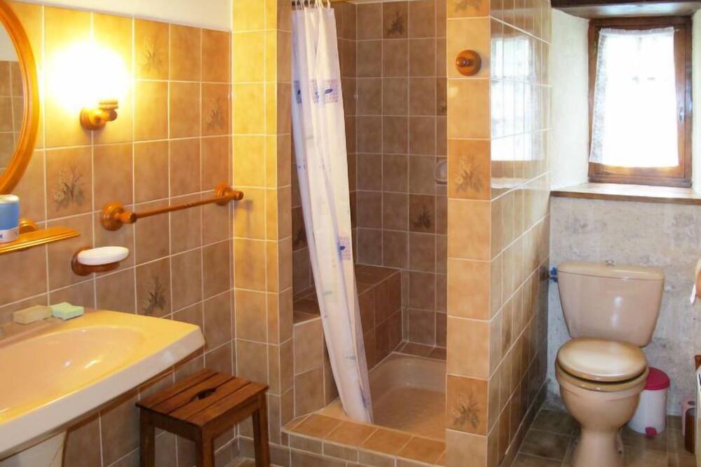 Photo of Bathroom in Saint-Matre