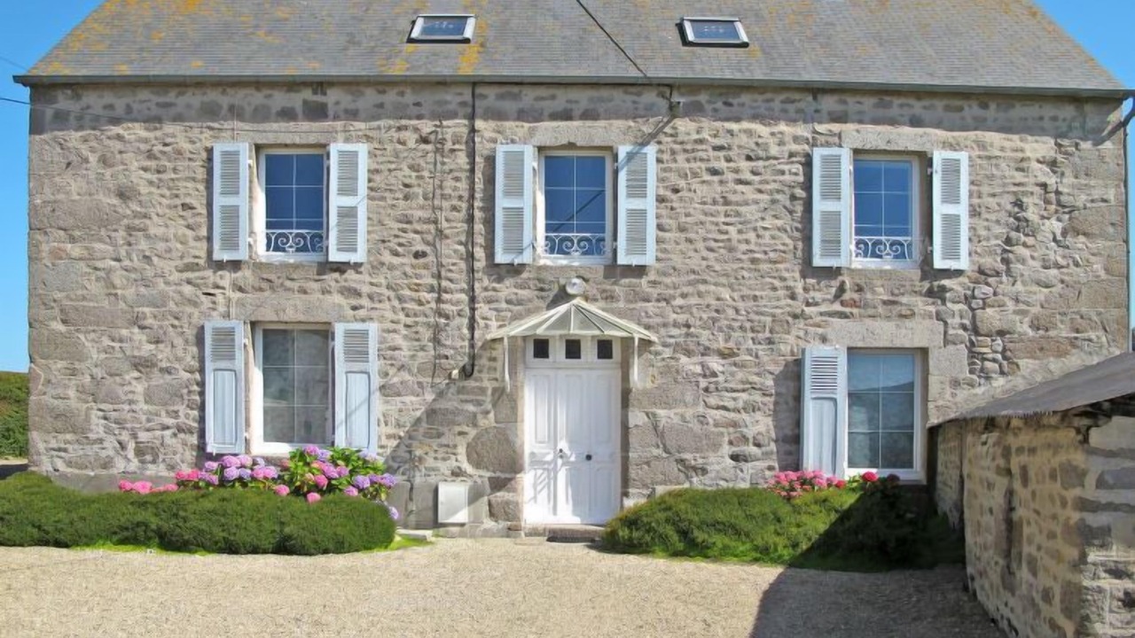 Photo of Outdoor in Reville