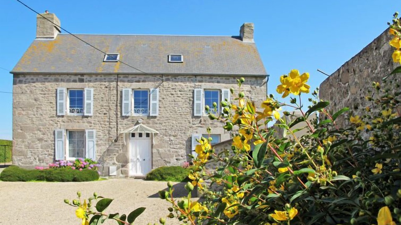 Photo of Outdoor in Reville