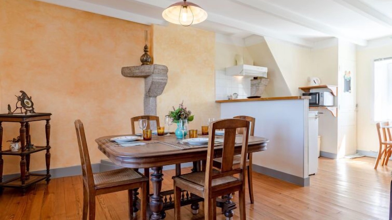 Photo of Others in Reville