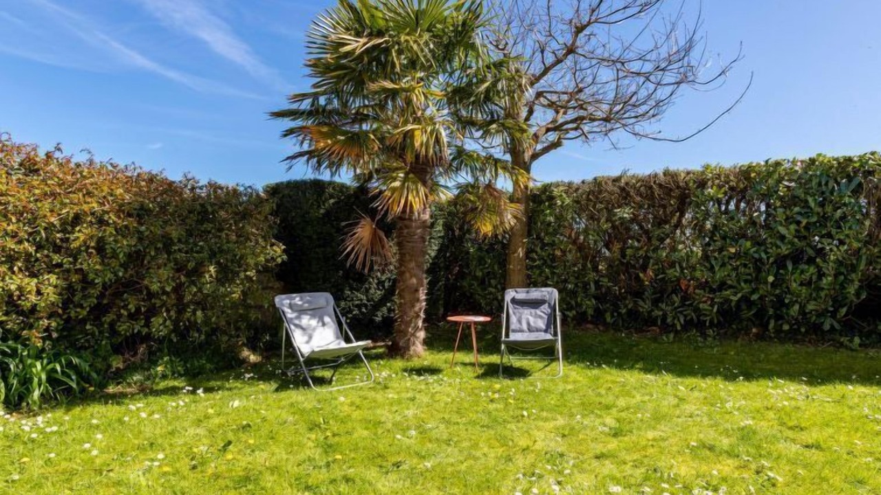 Photo of Outdoor in Reville